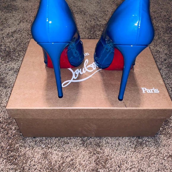 Christian Louboutin - Picture 5 of 8